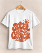 Motif terracotta abaissé sur coton blanc-4 T-shirt Unisexe Soleil sur la Corniche – Marseille